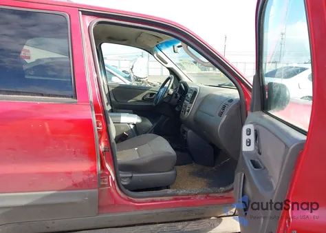 2004 Ford Escape Xlt from USA, damaged, VIN 1FMCU93154KB52307